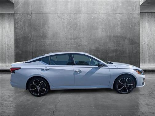 2023 Nissan Altima SR FWD