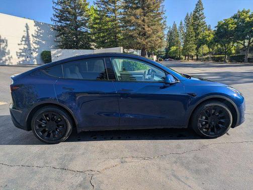 2023 Tesla Model Y Long Range Dual Motor All-Wheel Drive