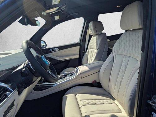 Marina Bay Blue Metallic 2026 BMW X7 M60i