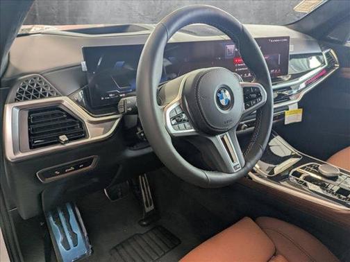 2025 BMW X7 M60i