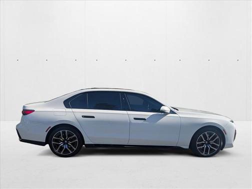 2023 BMW 740 i