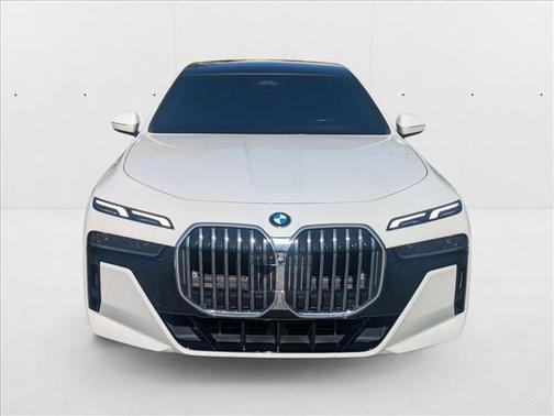2023 BMW 740 i