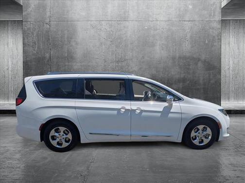 2018 Chrysler Pacifica Hybrid Limited
