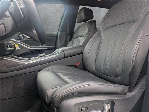 2025 BMW X7 M60i