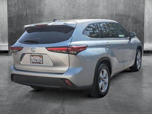 2022 Toyota Highlander LE