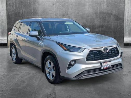 2022 Toyota Highlander LE