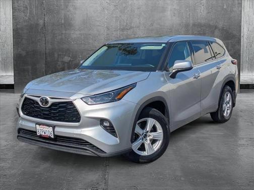 2022 Toyota Highlander LE