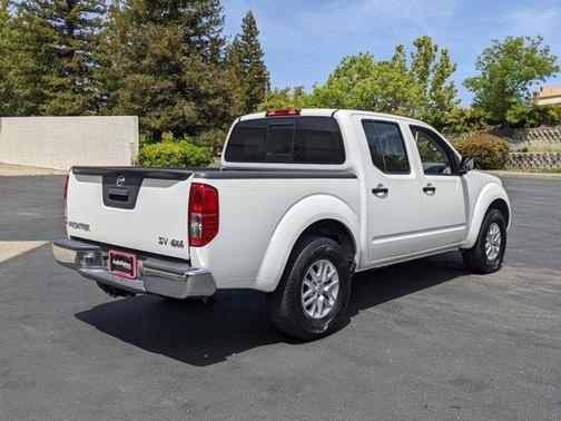 Photo 5 of 23 of 2019 Nissan Frontier SV
