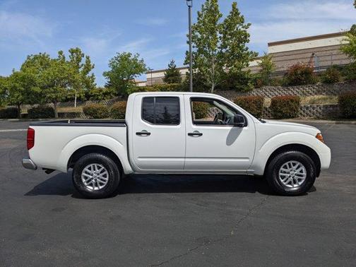 Photo 4 of 23 of 2019 Nissan Frontier SV