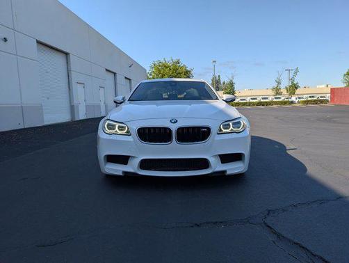Alpine White 2016 BMW M5 Base