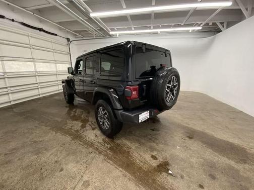 2025 Jeep Wrangler 4-Door Sahara 4x4