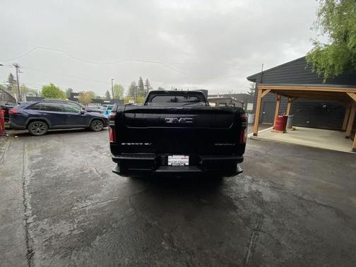 Onyx Black 2025 GMC Sierra EV Max Range Denali