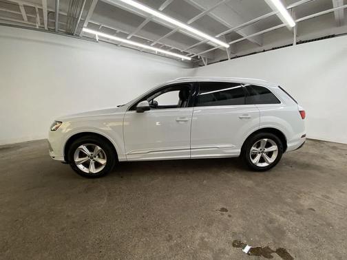 2024 Audi Q7 45 Premium Plus
