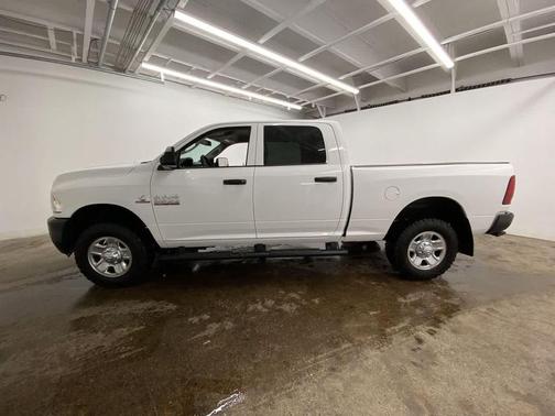 2017 RAM 3500 Tradesman Crew Cab 4x4 6'4' Box