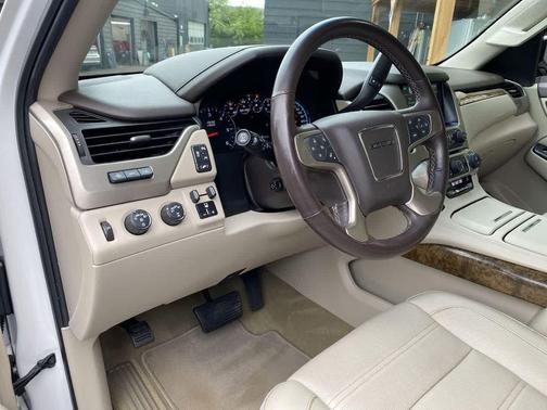 White Frost Tricoat 2017 GMC Yukon Denali
