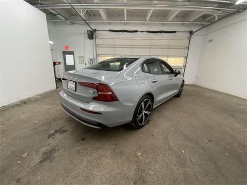2024 Volvo S60 B5 Plus Dark Theme