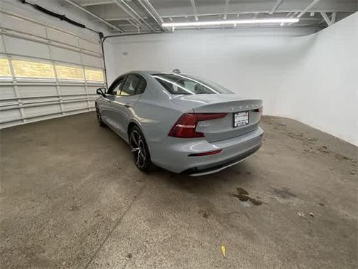 2024 Volvo S60 B5 Plus Dark Theme