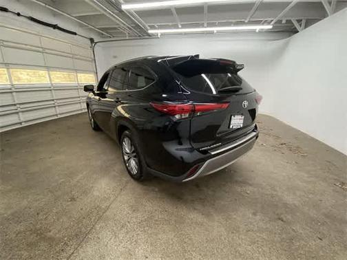 2022 Toyota Highlander Platinum
