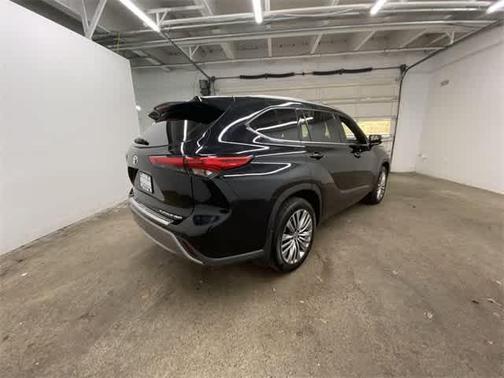 2022 Toyota Highlander Platinum