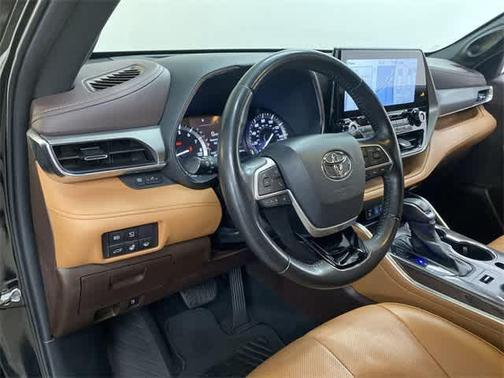 2022 Toyota Highlander Platinum