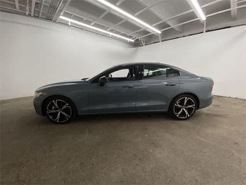2024 Volvo S60 B5 Plus Dark Theme