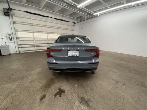 2024 Volvo S60 B5 Plus Dark Theme