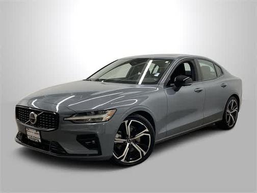2024 Volvo S60 B5 Plus Dark Theme