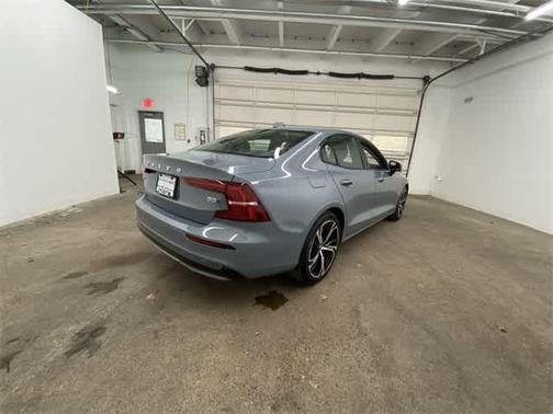 2024 Volvo S60 B5 Plus Dark Theme