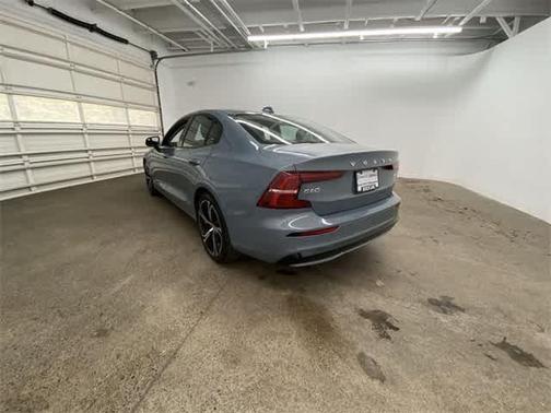 2024 Volvo S60 B5 Plus Dark Theme