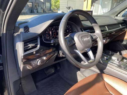 Black 2019 Audi Q7 55 Prestige