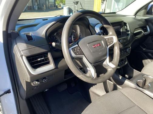 Summit White 2022 GMC Terrain SLE