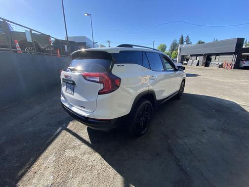 Summit White 2022 GMC Terrain SLE