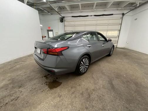 Gun Metallic 2025 Nissan Altima SV FWD