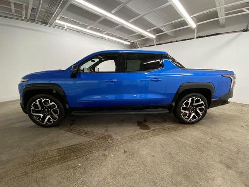 2025 Chevrolet Silverado EV RST