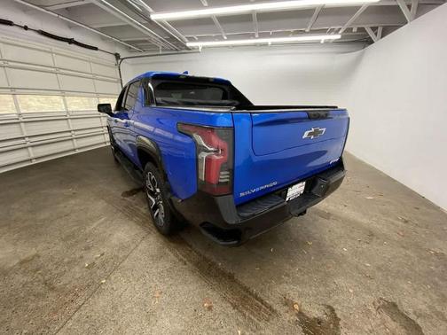 2025 Chevrolet Silverado EV RST