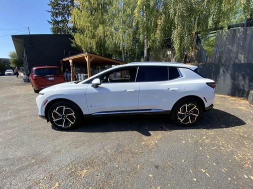 Summit White 2024 Chevrolet Equinox EV 2LT