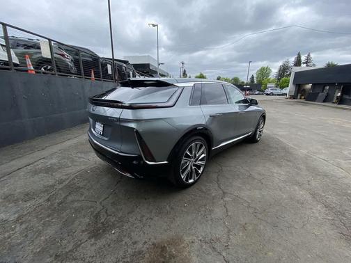 Argent Silver Metallic 2024 Cadillac LYRIQ Luxury
