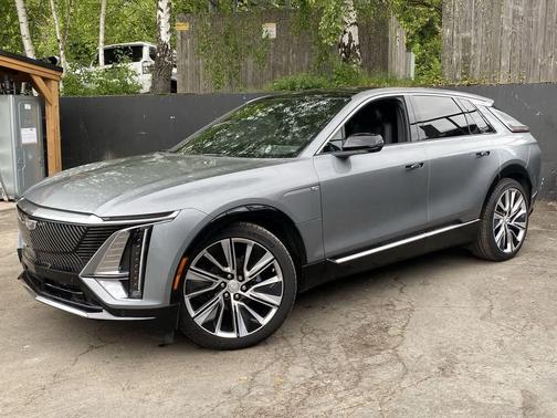 Argent Silver Metallic 2024 Cadillac LYRIQ Luxury