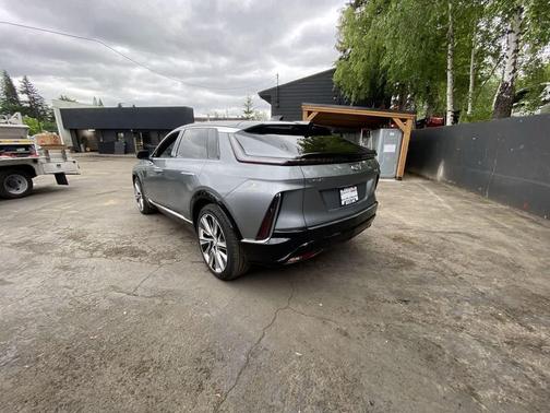 Argent Silver Metallic 2024 Cadillac LYRIQ Luxury