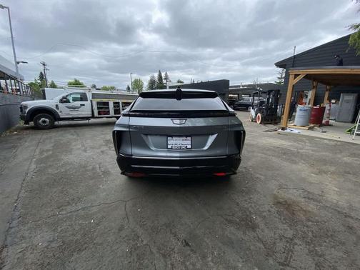 Argent Silver Metallic 2024 Cadillac LYRIQ Luxury