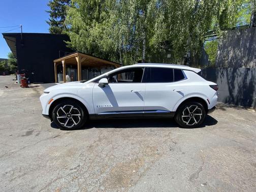 Summit White 2024 Chevrolet Equinox EV 2LT