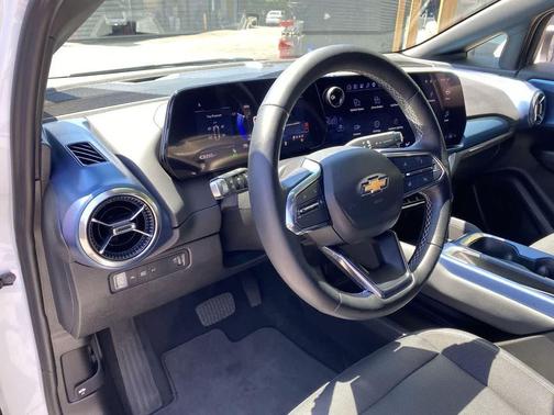 Summit White 2024 Chevrolet Equinox EV 2LT