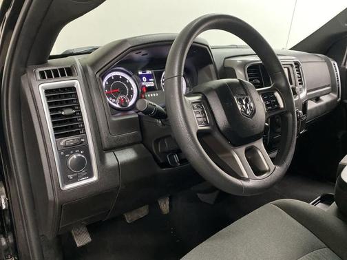 2024 RAM 1500 Classic Warlock Crew Cab 4x4 5'7' Box