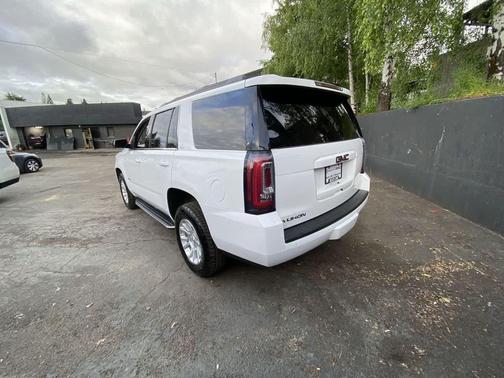 Summit White 2019 GMC Yukon SLT