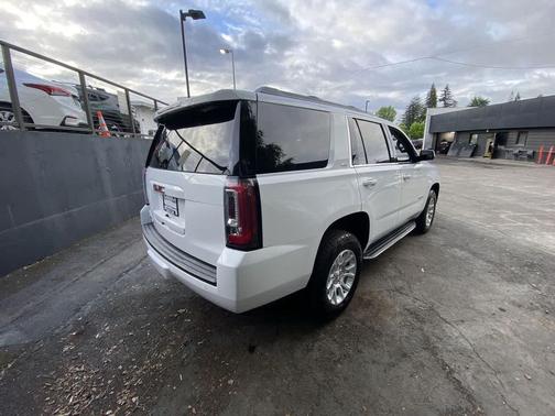 Summit White 2019 GMC Yukon SLT