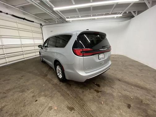 Silver Mist Clearcoat 2024 Chrysler Pacifica Touring L