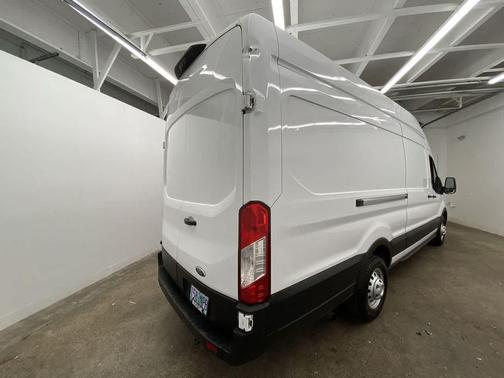 2022 Ford Transit-250 Base