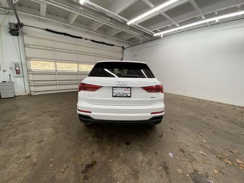 2024 Audi Q3 Premium 45 TFSI S line quattro Tiptronic