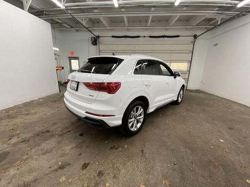 2024 Audi Q3 Premium 45 TFSI S line quattro Tiptronic
