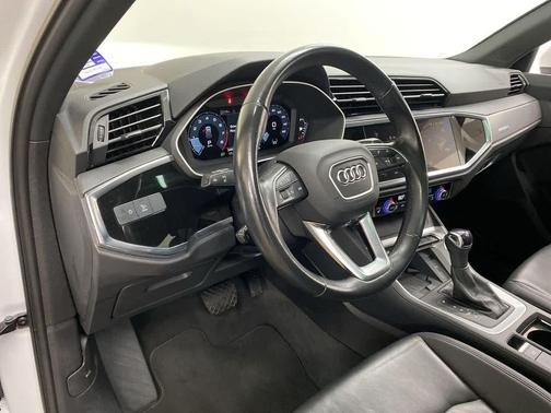 2024 Audi Q3 Premium 45 TFSI S line quattro Tiptronic